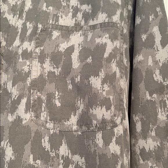 Cloth & Stone Button Down Shirt size M. - Picture 4 of 6